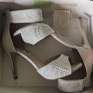 De Blossom silver and white pearl/ beaded heels 8.5